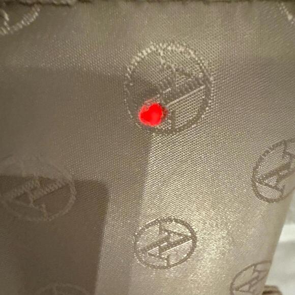 Adrienne Vittadini Metallic Gold Charging Dock Wristlet Clutch Powerbank - Picture 6 of 9